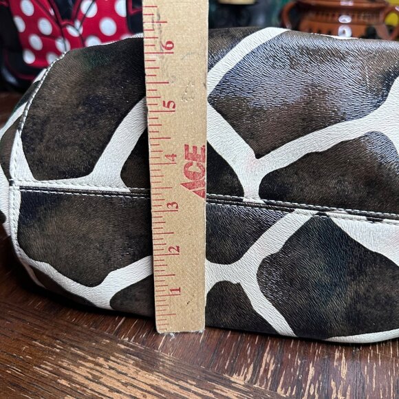 Giraffe Print Handbag With Black Handles & Silver Hardware - Picture 4 of 8